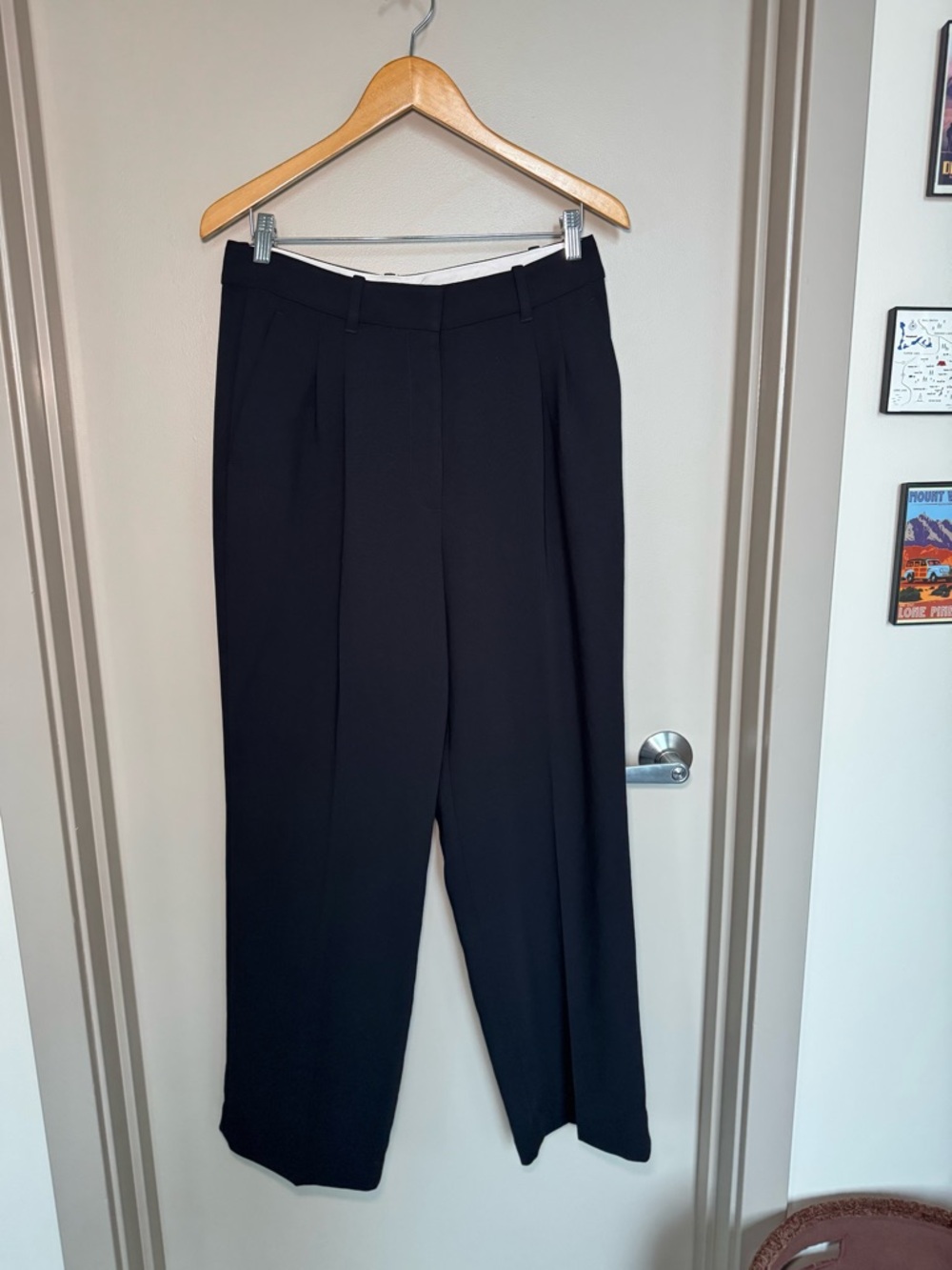 NWOT - Aritzia The Effortless Pant™ Curve-Fit - Crepette™ 10 Short